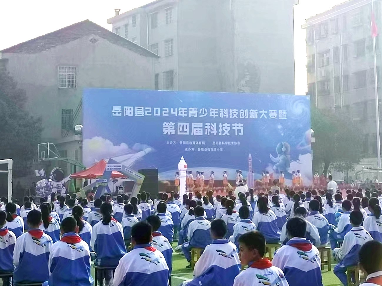 九州网页版_九州(中国)宣传车亮相“岳阳县2024年青少年科技创新大赛暨第四届科技节”