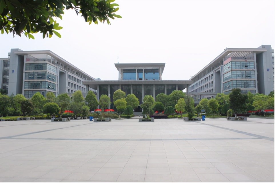 喜讯:湖北广播电视大学荣获省级文明单位(校园)荣誉称号 喜讯:湖北广播电视大学荣获省级文明单位(校园)荣誉称号